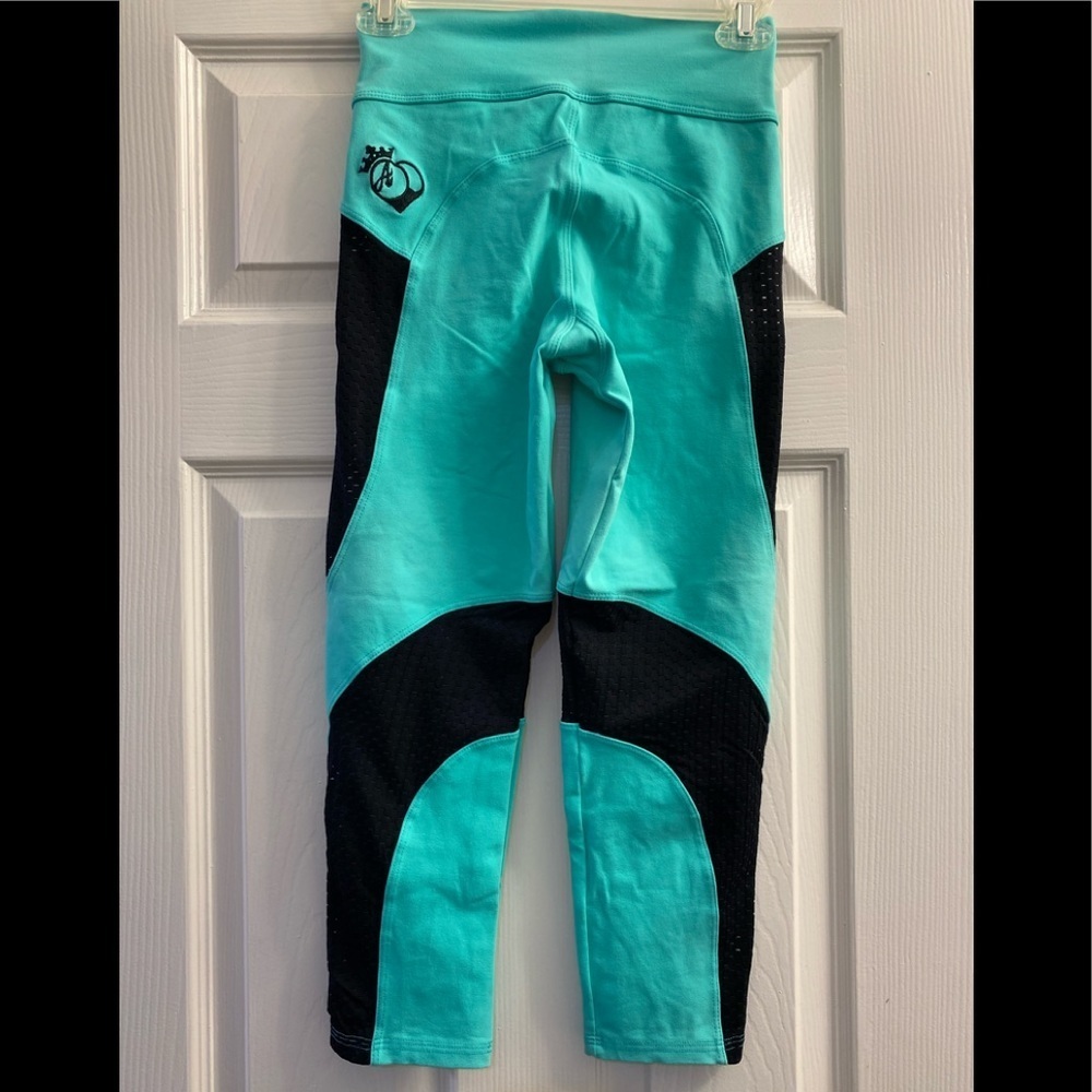Bootyqueen legging-EUC- medium